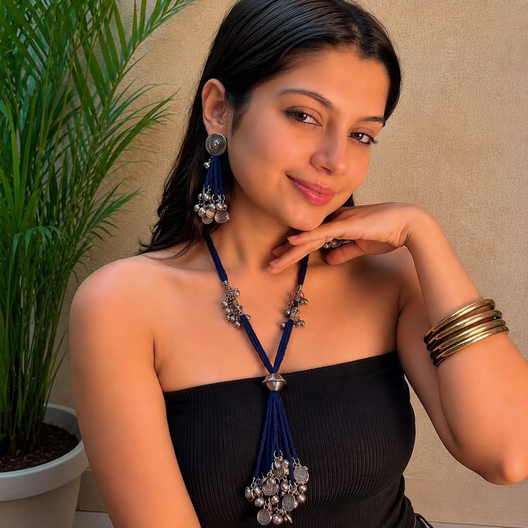 Single color thread necklace